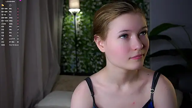 LynHillaire online show from 03/10/26, 01:04