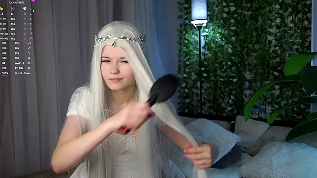 LynHillaire online show from 03/12/26, 12:20