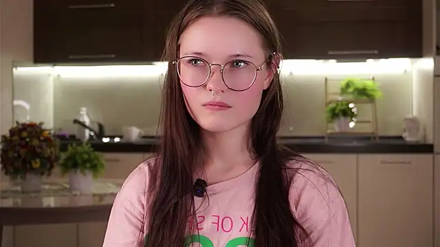 LynHillaire online show from 09/10/25, 11:09