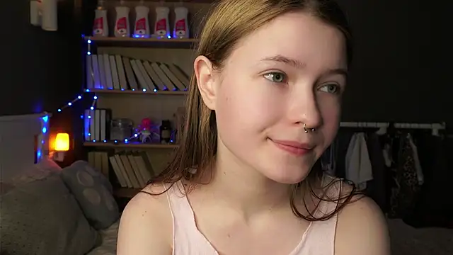 LynHillaire online show from 02/16/26, 11:20