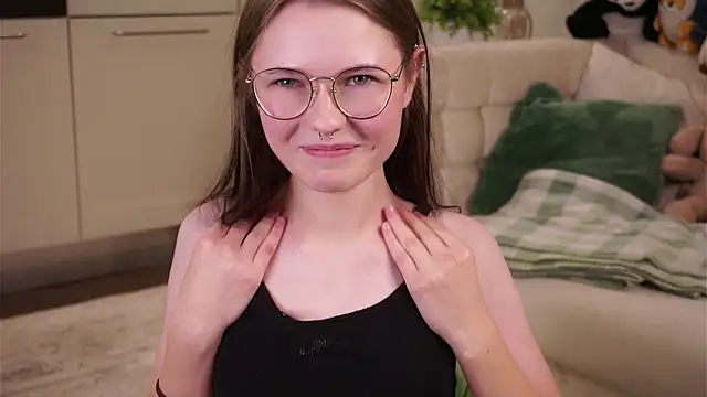 LynHillaire online show from 09/11/25, 12:49