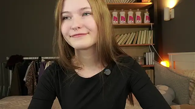 LynHillaire online show from 02/14/26, 11:21