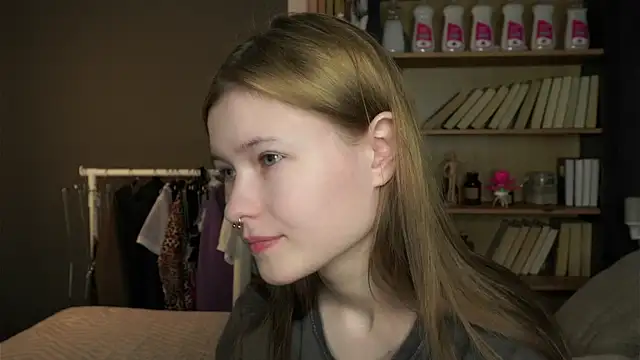 LynHillaire online show from 02/11/26, 11:21