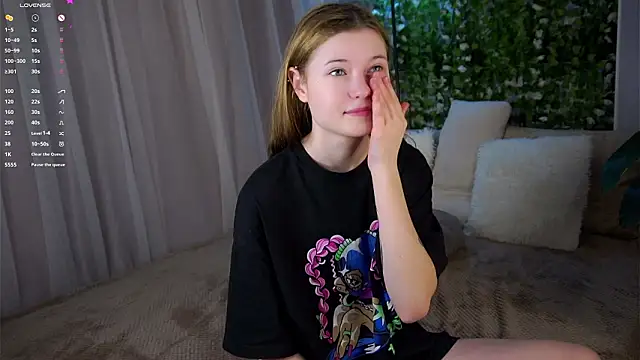 LynHillaire online show from 03/05/26, 12:13