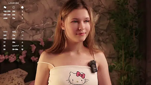 Snapshot of LynHillaire chatting on 06/12/26, 12:47 LynHillaire online show from 06/12/26, 12:47