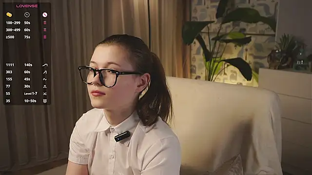 LynHillaire online show from 04/03/26, 12:22