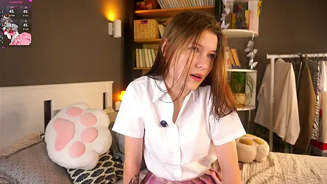 LynHillaire online show from 12/04/25, 11:09