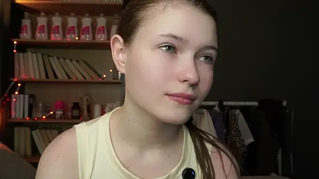 LynHillaire online show from 02/13/26, 11:43