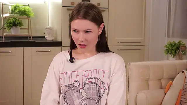 LynHillaire online show from 09/15/25, 11:10