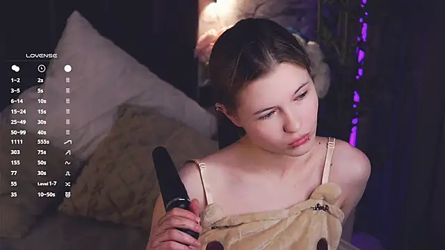 Snapshot of LynHillaire chatting on 04/30/26, 12:56 LynHillaire online show from 04/30/26, 12:56