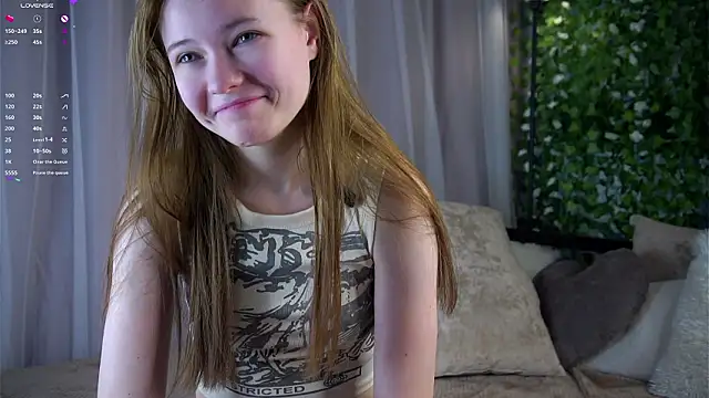 LynHillaire online show from 02/26/26, 12:27