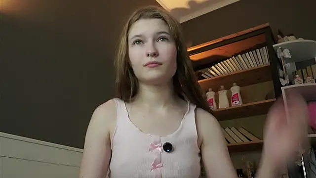 LynHillaire online show from 02/06/26, 11:06