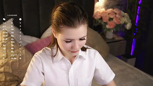 Snapshot of LynHillaire chatting on 05/04/26, 02:53 LynHillaire online show from 05/04/26, 02:53