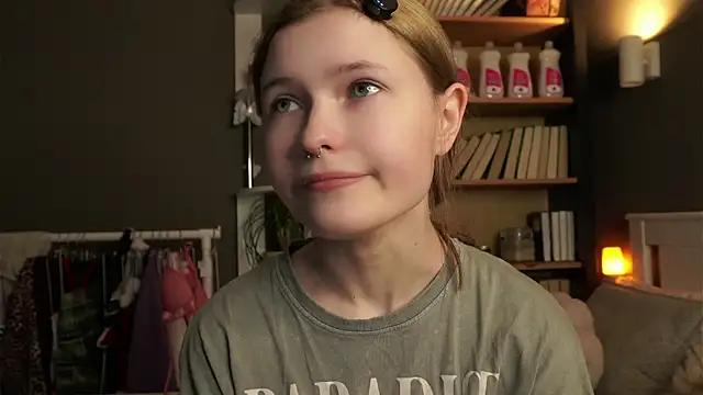 LynHillaire online show from 02/08/26, 11:08