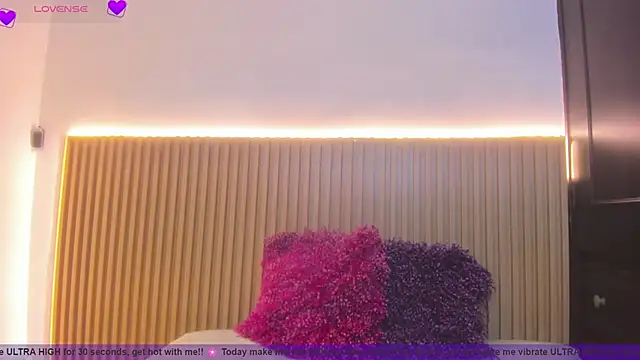 Snapshot of Alana_333 chatting on 12/18/25, 11:36 Alana 333 online show from 12/18/25, 11:36