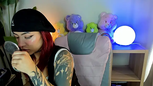 Snapshot of Mystic_blue chatting on 12/05/25, 12:37 Mystic blue online show from 12/05/25, 12:37