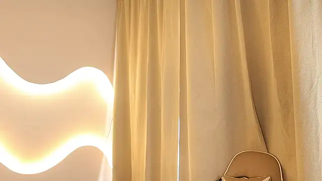 Snapshot of Mystic_blue chatting on 10/27/25, 01:01 Mystic blue online show from 10/27/25, 01:01