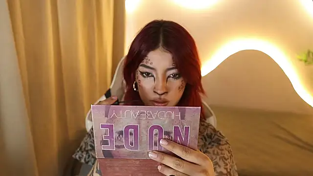 Snapshot of Mystic_blue chatting on 10/21/25, 12:37 Mystic blue online show from 10/21/25, 12:37