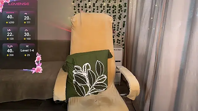Snapshot of EmmyBell_ chatting on 09/18/25, 11:24 EmmyBell online show from 09/18/25, 11:24