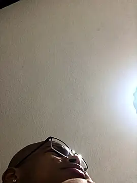 Snapshot of criss_zuri chatting on 01/12/26, 12:23 criss zuri online show from 01/12/26, 12:23