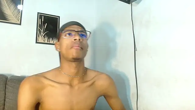 Snapshot of criss_zuri chatting on 11/22/25, 11:31 criss zuri online show from 11/22/25, 11:31