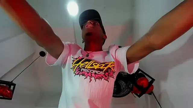 criss zuri online show from 04/23/26, 12:11