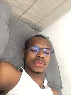 Snapshot of criss_zuri chatting on 12/14/25, 11:49 criss zuri online show from 12/14/25, 11:49