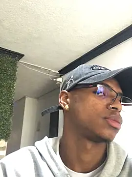 Snapshot of criss_zuri chatting on 02/16/26, 01:21 criss zuri online show from 02/16/26, 01:21