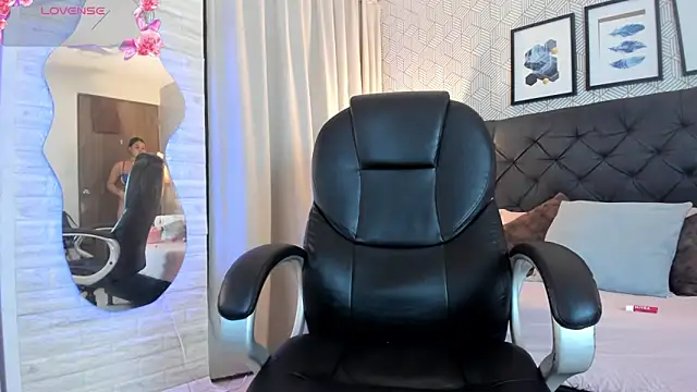 sophie  blare online show from 09/13/25, 08:09