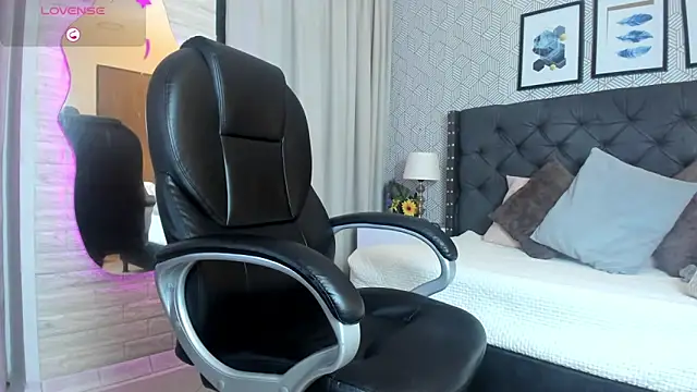 sophie  blare online show from 09/19/25, 07:18
