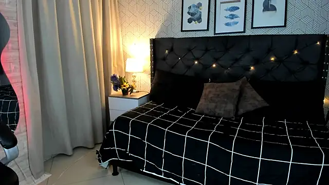 Snapshot of sophie__blare chatting on 02/13/26, 07:14 sophie blare online show from 02/13/26, 07:14