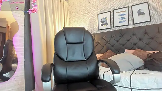 sophie  blare online show from 09/27/25, 08:04