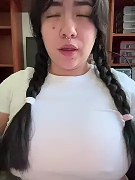 Yui-Ch06 online show from 11/01/25, 02:00