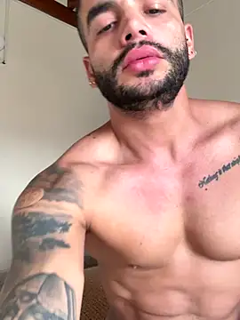 Snapshot of Bruno_De_Lucaa_ chatting on 09/10/25, 04:39 Bruno De Lucaa online show from 09/10/25, 04:39