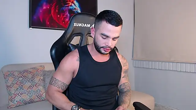 Snapshot of Bruno_De_Lucaa_ chatting on 09/09/25, 02:21 Bruno De Lucaa online show from 09/09/25, 02:21