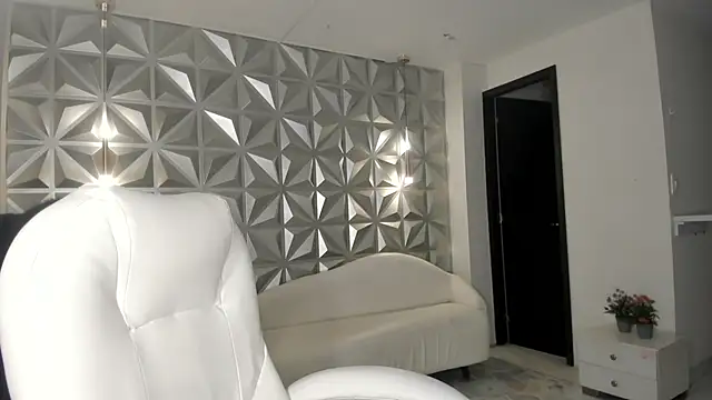 zoerouse  online show from 12/03/25, 08:30