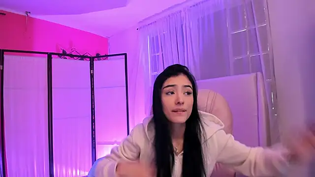 zoerouse  online show from 11/11/25, 08:25