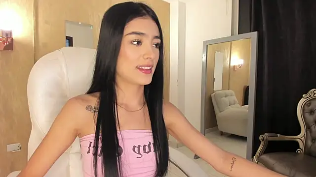 zoerouse  online show from 11/20/25, 07:58