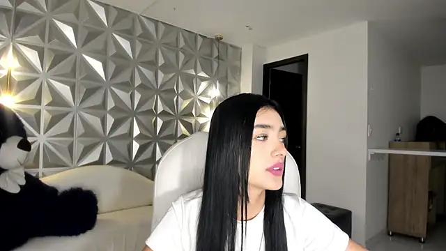 zoerouse  online show from 12/15/25, 08:25