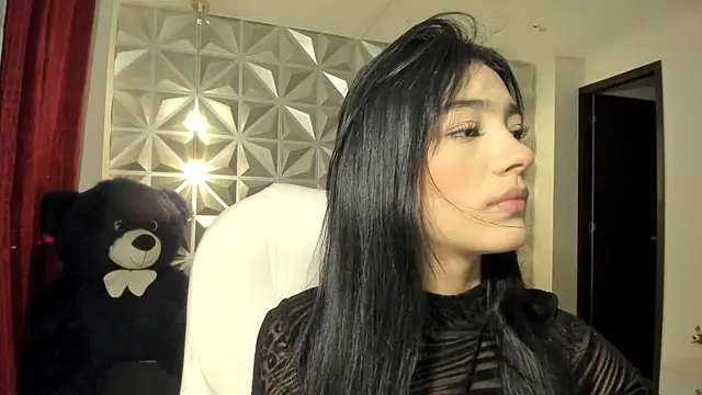 zoerouse  online show from 12/01/25, 08:21