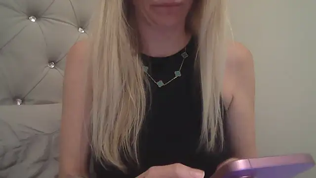 flirty babe x online show from 10/18/25, 10:45