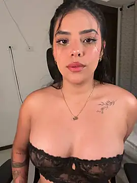 Snapshot of Sara-Evans chatting on 01/14/26, 12:47 Sara-Evans online show from 01/14/26, 12:47