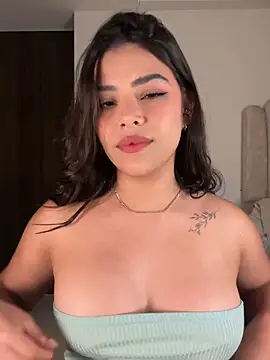 Snapshot of Sara-Evans chatting on 02/23/26, 12:12 Sara-Evans online show from 02/23/26, 12:12