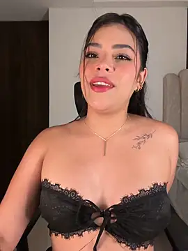 Snapshot of Sara-Evans chatting on 02/26/26, 01:16 Sara-Evans online show from 02/26/26, 01:16