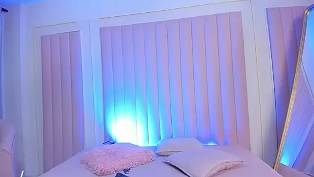 milaowens online show from 10/25/25, 10:47