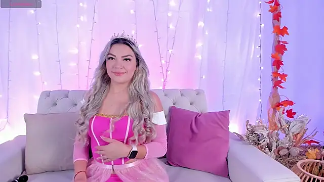 milaowens online show from 10/31/25, 10:45