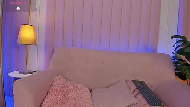 milaowens online show from 12/19/25, 12:18