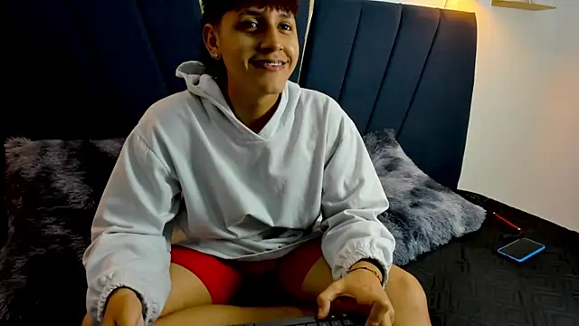 Snapshot of zeusapollofuck chatting on 09/11/25, 09:15 zeusapollofuck online show from 09/11/25, 09:15