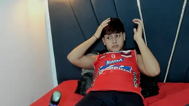 Snapshot of zeusapollofuck chatting on 09/24/25, 08:15 zeusapollofuck online show from 09/24/25, 08:15