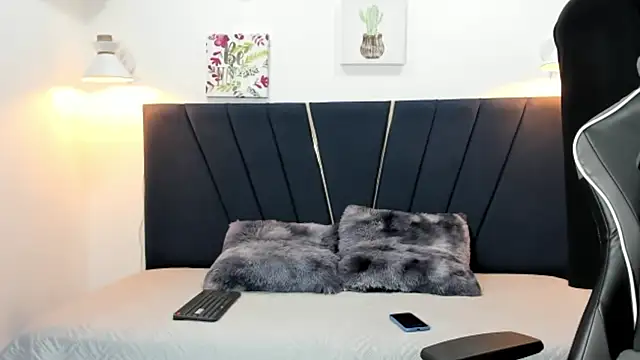 Snapshot of zeusapollofuck chatting on 09/19/25, 08:13 zeusapollofuck online show from 09/19/25, 08:13